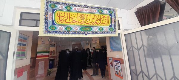 جشن انقلاب در دبستان ولی‌زاده ناحیه چهار کرج 
