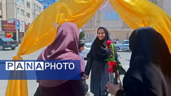 جشن روز معلم در دبستان عذرا پورشهریاری با برنامه های ویژه برگزار شد