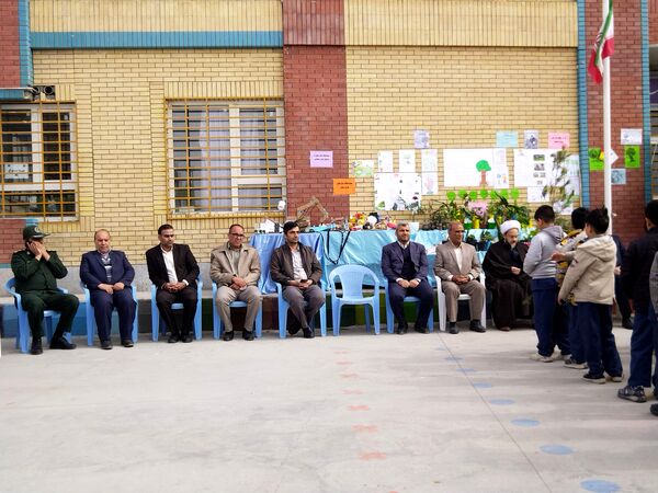 روز درختکاری و روز آموزش همگانی حفظ محیط زیست در مدرسه پویندگان فرهنگ شهرستان خلیل آباد 
