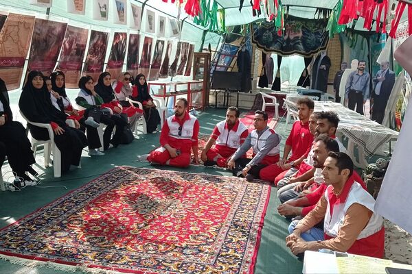 رژه اقتدار هلال‌احمری‌ها در شهرستان پیشوا به مناسبت هفته دفاع مقدس