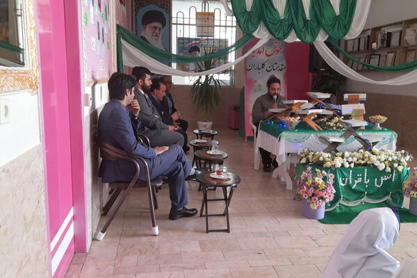 برگزاری محفل انس با قرآن در دبستان دخترانه شاهد صمیمی شهرستان آباده