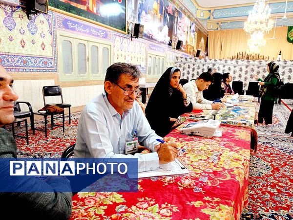 حضور گسترده مردم کاشمر در پای صندوق‌های رأی