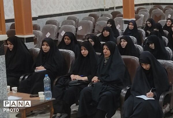 جلسه مربیان طرح‌های تربیتی شهدا  در کبودرآهنگ