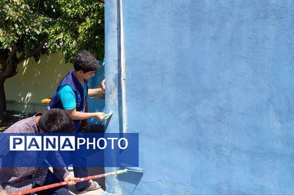 بچه‌ها پای کار زیبا سازی مدارس کم برخوردار در راستای عدالت آموزشی 