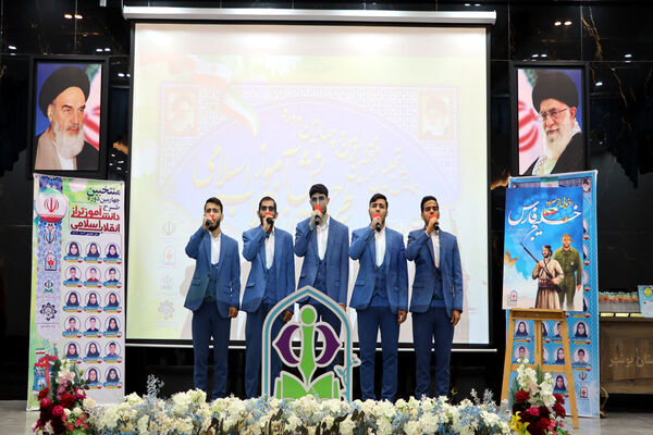 تجلیل از دانش‌آموزان تراز انقلاب اسلامی استان بوشهر