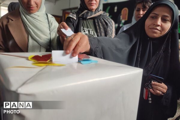 انتخابات انجمن اولیا و مربیان در مدرسه شهید معظم با هدف تقویت تعامل خانواده و مدرسه