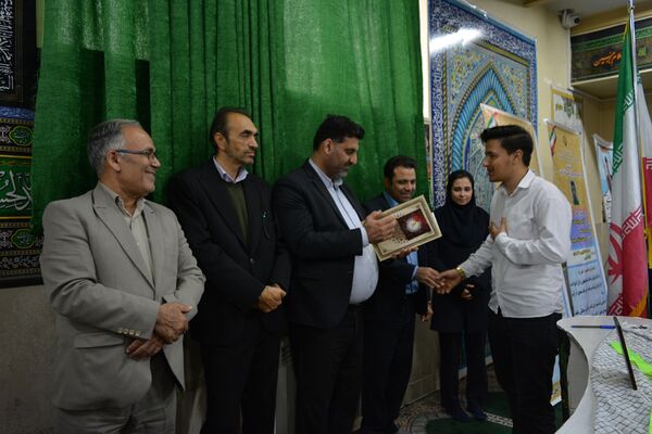 زنگ پژوهش در بهارستان‌دو