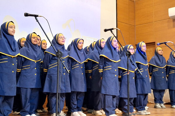 تقدیر از چهره های روشن در محفل ایمان 