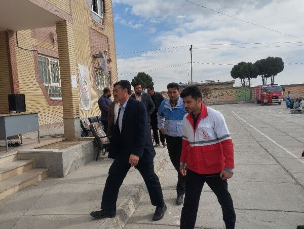 مانور زلزله در دبیرستان شهید مراتی خانلق