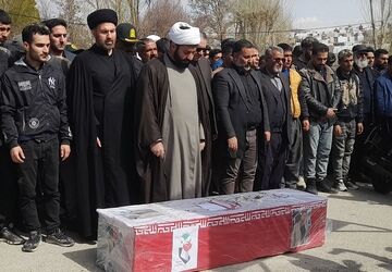 مراسم تشییع پیکر مطهر شهید احسان اکبرزاده