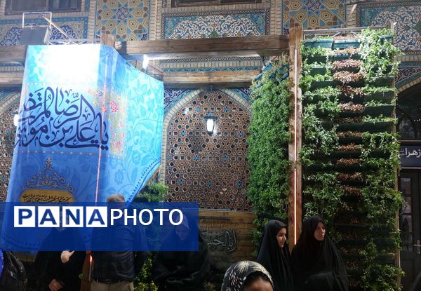 شکوه و سرور در بارگاه منور رضوی در شب ولادت پیامبر اعظم(ص)