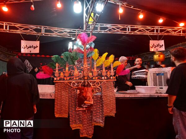 حضور پرشور مردم  در مراسم عزاداری اباعبدالله الحسین