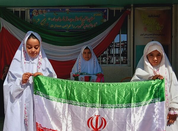 طلوع مهربانی  در آموزشگاه های دخترانه  باهنر۲ و امید 
