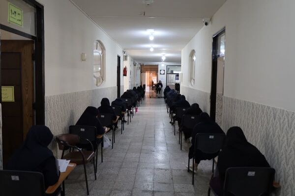 بازدید مدیرکل آموزش و پرورش از برگزاری امتحانات نهایی در یزد