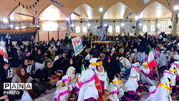 اجتماع بزرگ دختران جان فدای ایران وزنجیره دختران شقایق های دنا 