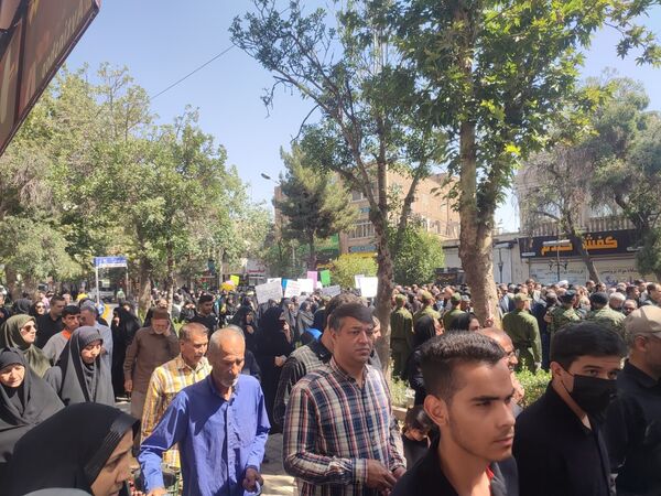 تشییع شهید مدافع امنیت همزمان با روز ملی حجاب در نیشابور