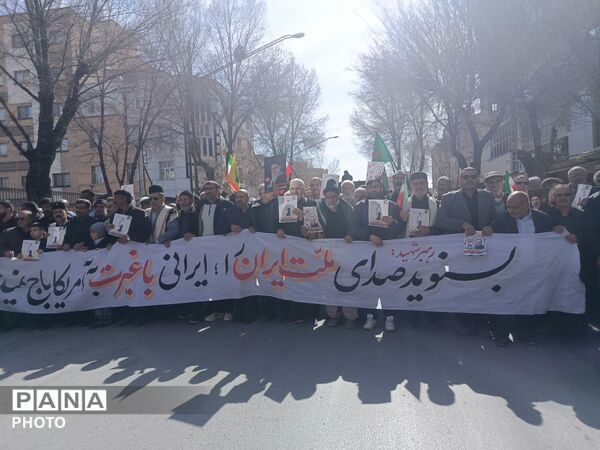 حضور کودکان در تشییع شهدای استان چهارمحال وبختیاری 