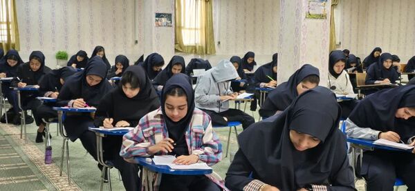 برگزاری آزمون جامع در دبیرستان شاهد فردوس بافق