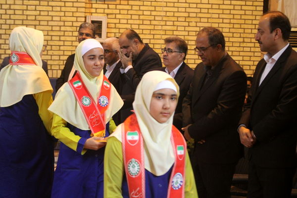 آیین سپاس معلم در دبستان دخترانه شهید باهنر بوشهر