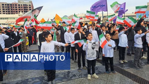 اجرای سرود در میدان شهدا به مناسبت دهه فجر