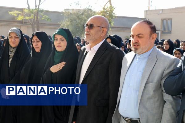 مراسم زنگ پدافند غیرعامل در مدرسه ام هانی ناحیه 2 یزد 