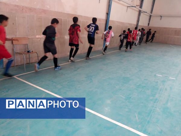 شادی و هیجان دانش‌آموزان در سالن ورزشی 