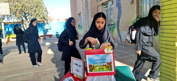 برگزاری جشن عاطفه ها در دبیرستان فرزانگان دوره ی اول 