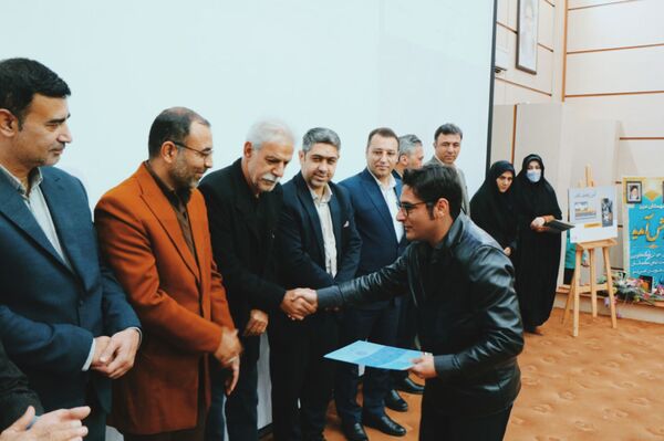 اختتامیه هفته پژوهش شهرداری نصیرشهر با رونمایی از کتاب «اردک دیوانه»  