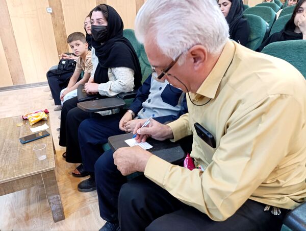 جلوه‌هایی از انتخابات انجمن اولیا دبستان معلم ۲ در آشخانه 