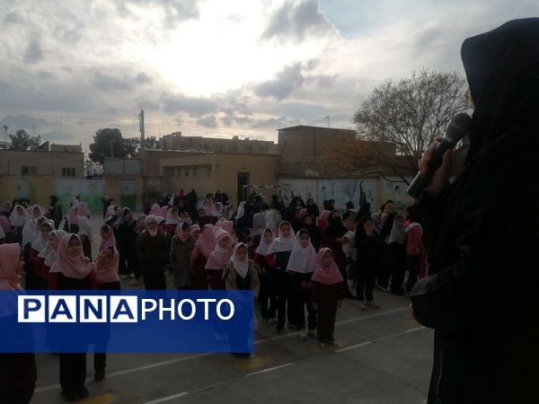 گرامیداشت هفته فرهنگ و هنر در دبستان تکتم کاشمر