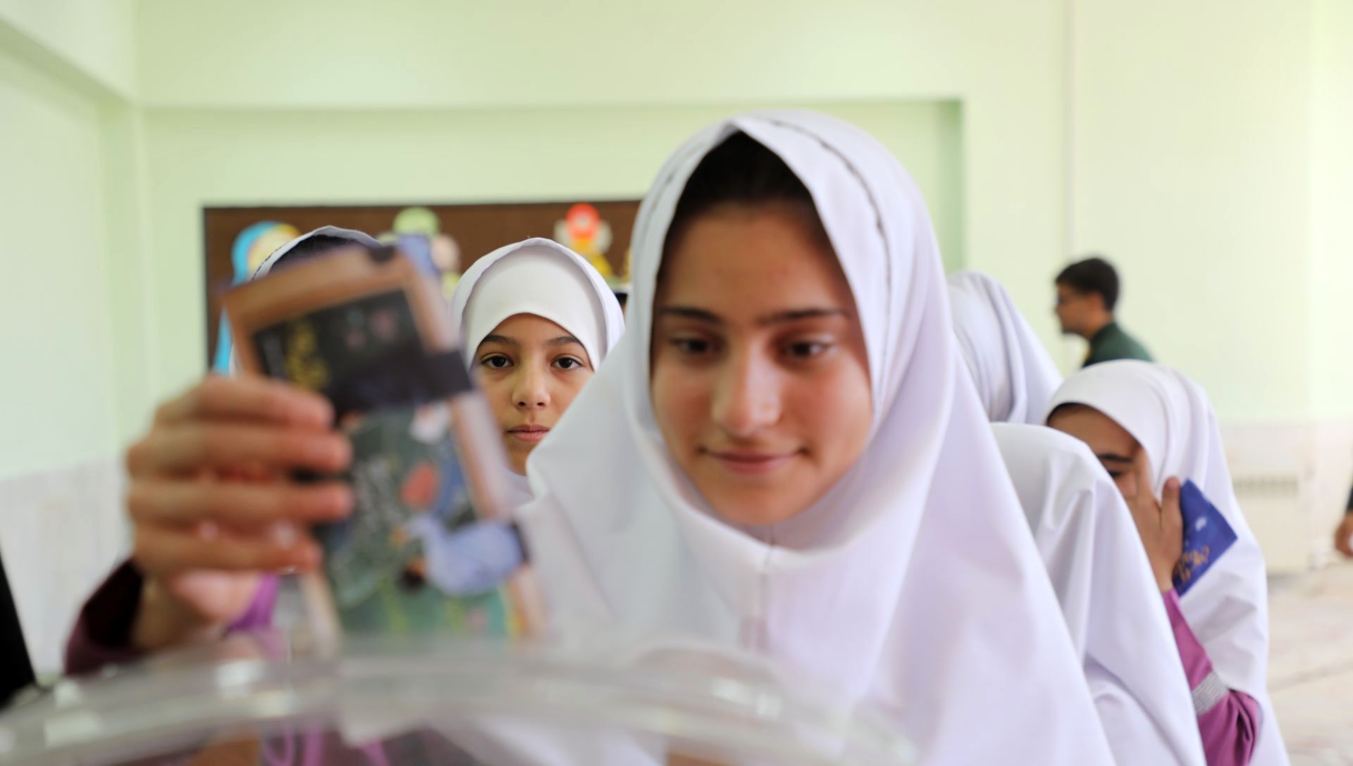 جشن عاطفه‌ها، فرصتی برای مرور درس مهرورزی و همدلی