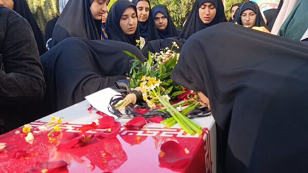 هوای عطرآگین مدرسه با حضور شهید گمنام