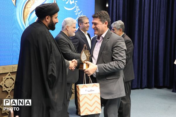 آیین تجلیل از منتخبین استانی اجلاسیه نماز