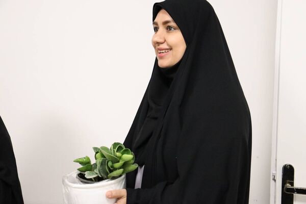 گرامیداشت هفته معلم با تجلیل از فرهنگیان آموزش و پرورش منطقه ۱۴ 