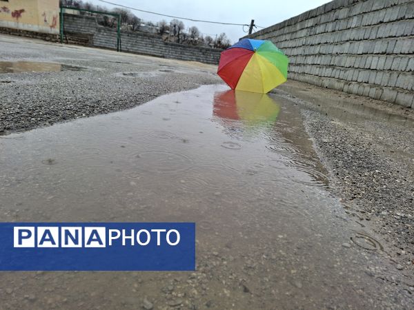 جلوه زیبای باران زمستانی در دبیرستان سبحان و مائده شلیل
