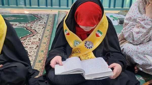 مراسم روز سوم اعتکاف دانش‌آموزان دختر در مسجدالنبی کرج