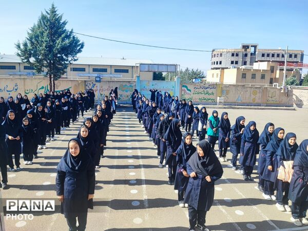 هفته سلامت روان در مدرسه بعثت با محوریت انتخاب همیار مشاور