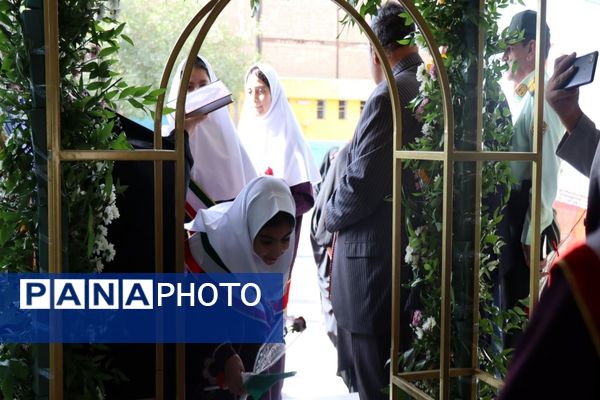 صبح مهر با کیف‌های رنگی و رؤیاهای روشن؛ مدرسه دوباره جان گرفت