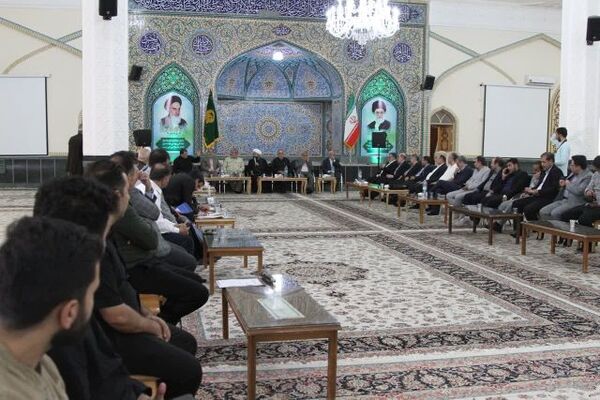 نشست اعضاء کمیسیون برنامه و بودجه مجلس شورای اسلامی در زیارتگاه شهید آیت الله مدرس(ره)