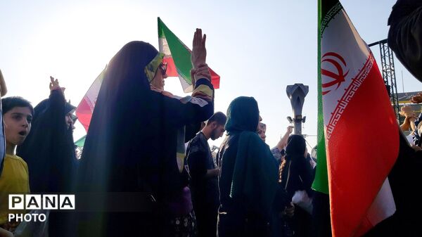 قلب هایی مملو از عشق به ولایت در تهران