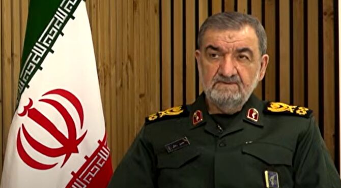 سرلشکر رضایی: متجاوز به سرعت تنبیه می‌شود؛ پاسخ هر شلیک، رگباری از موشک است