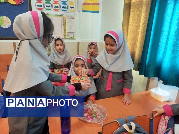 جشن میلاد امام خوبی‌ها در دبستان برادران شهید دیده‌ور کازرون