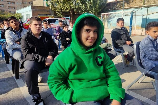 آیین نواختن زنگ پدافند غیرعامل در دبیرستان تهرانی باقرشهر 
