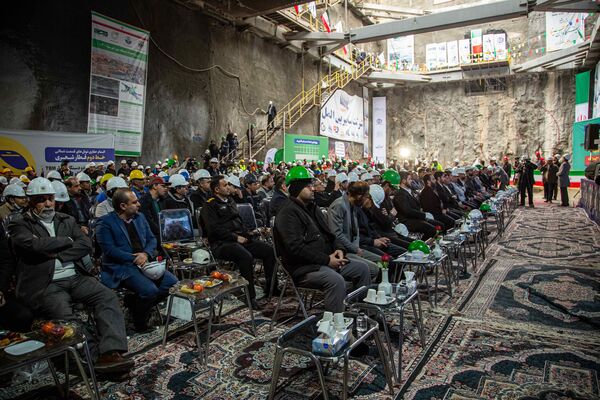 ورود دستگاه مکانیزه  TBM به ایستگاه مترو ابن سینا اصفهان