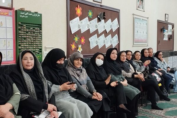 دبیرستان صدیقه طاهره غرقِ در شور فاطمی