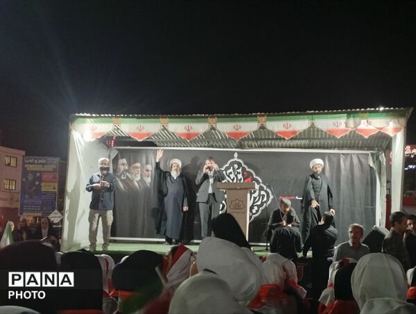 هم‌نوایی دانش‌آموزان پیشتاز ساوجبلاغ در تجمعات شبانه