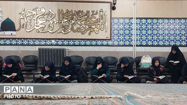 محفل انس با قرآن در دبیرستان نجمه ناحیه چهار