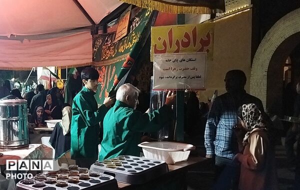 گذری بر فعالیت چایخانه هیئت الزهرا در دویست و دومین شب از اجتماعات مردمی بلوار فضل نیشابور 
