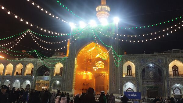 حرم مطهر امام رضا (ع) در شب مبعث رسول خدا