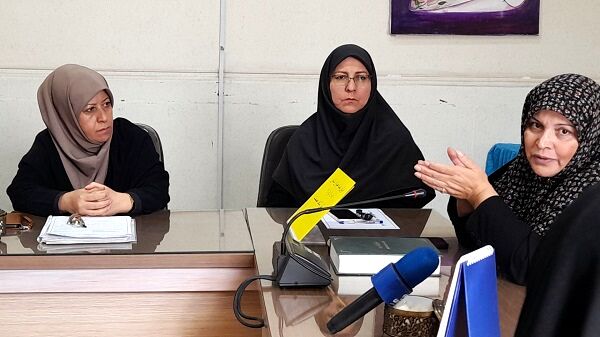 اولین جلسه همیاران مشاور دبیرستان دخترانه شاهد عصمت ناحیه 3 کرج برگزار شد